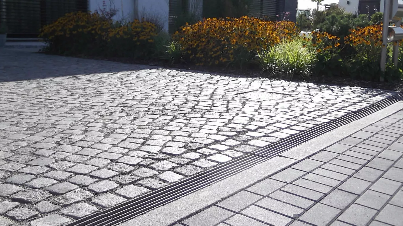 entwaesserungsrinne-hydroline-galabau-nauen-3-985025d6