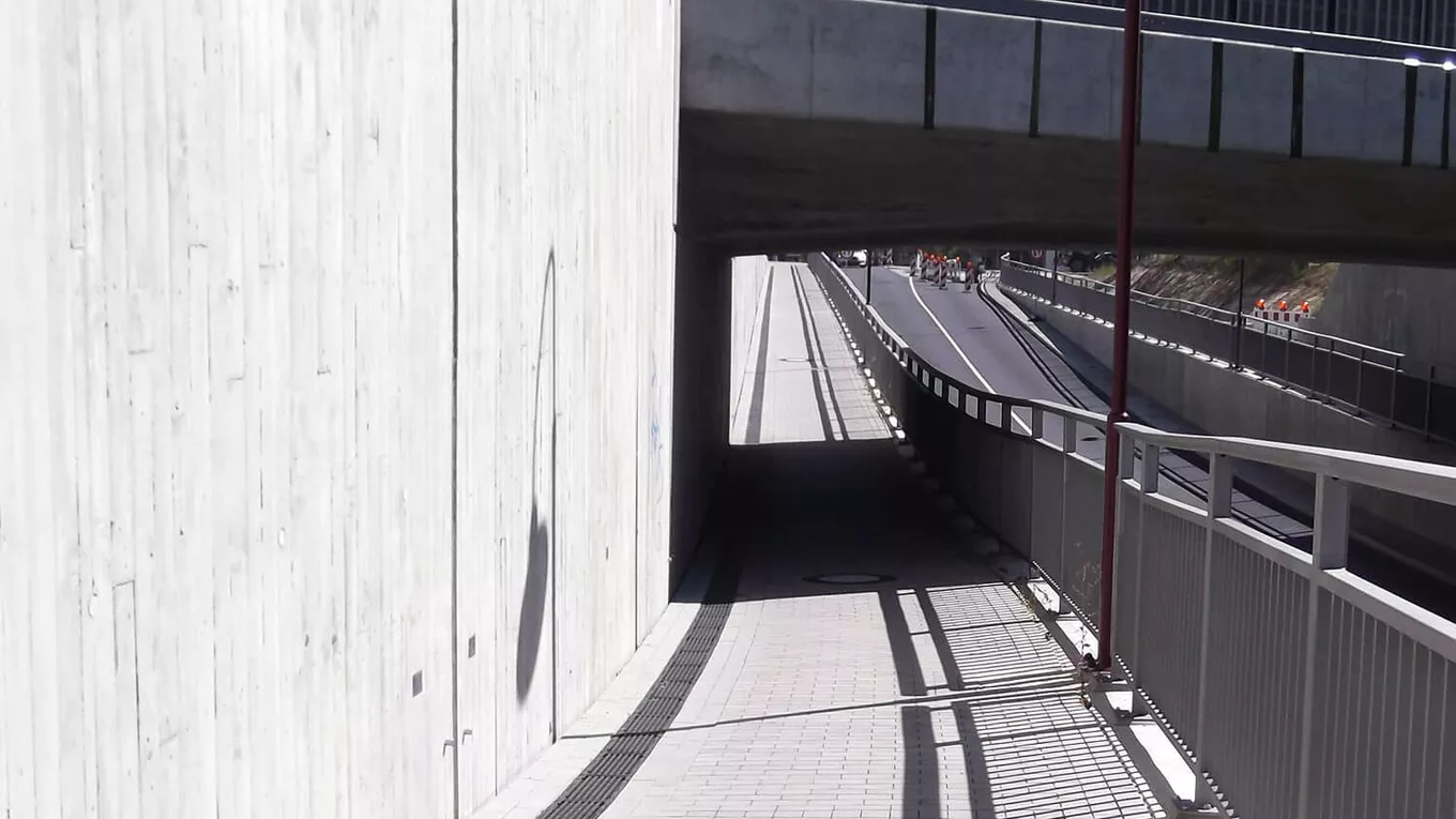 entwaesserungsrinne-maxi-fussgaengerbereich-dahlewitz-3-f4352a91