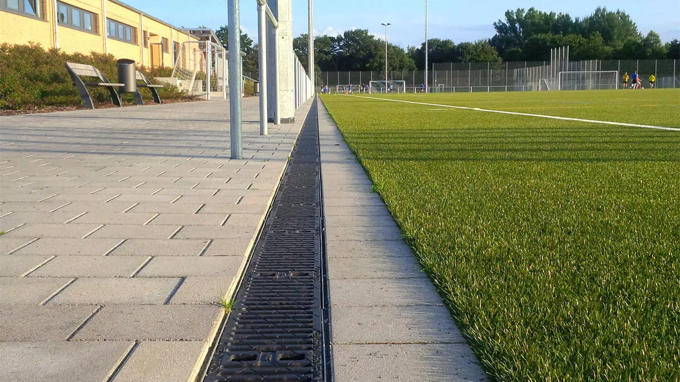 entwaesserungsrinne-top-galabau-rastede-1-4b0d627b